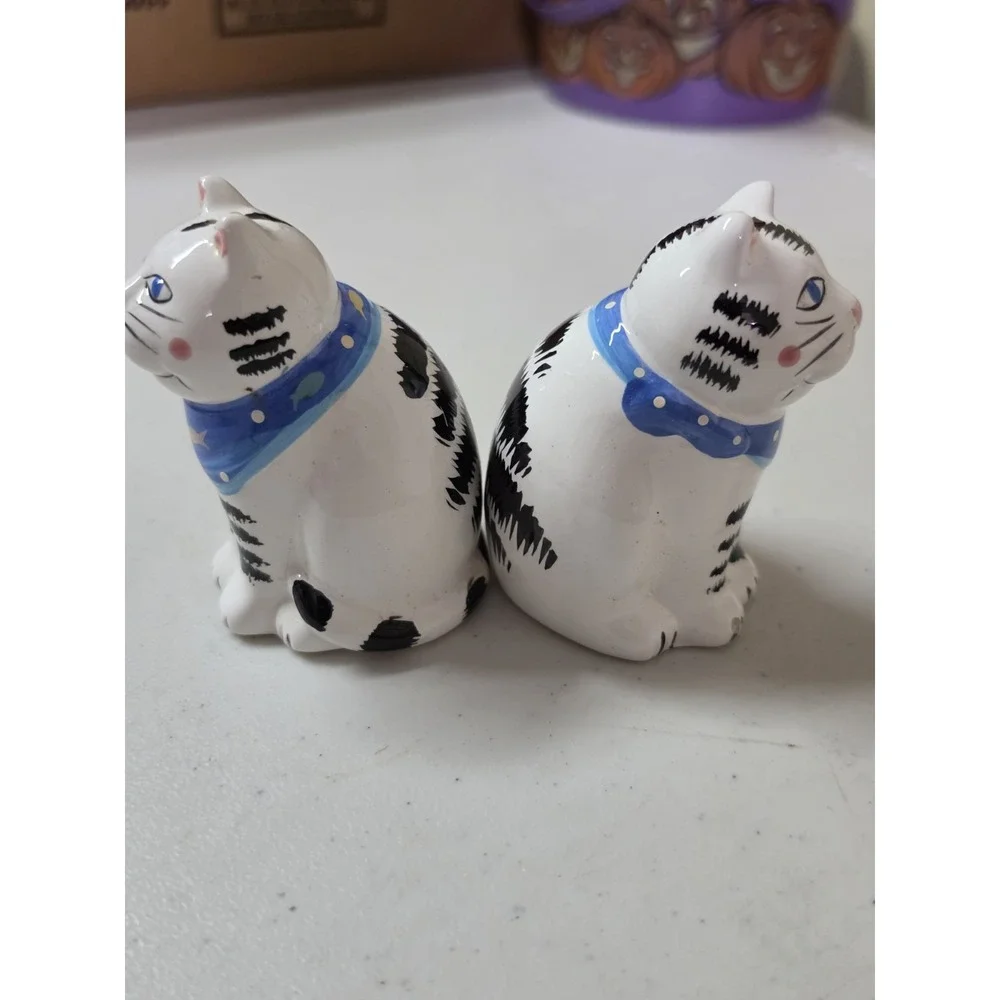 Vintage 90's Coco Dowley ceramic cat salt & pepper shaker black & white